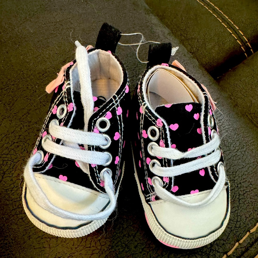 New size one baby shoes